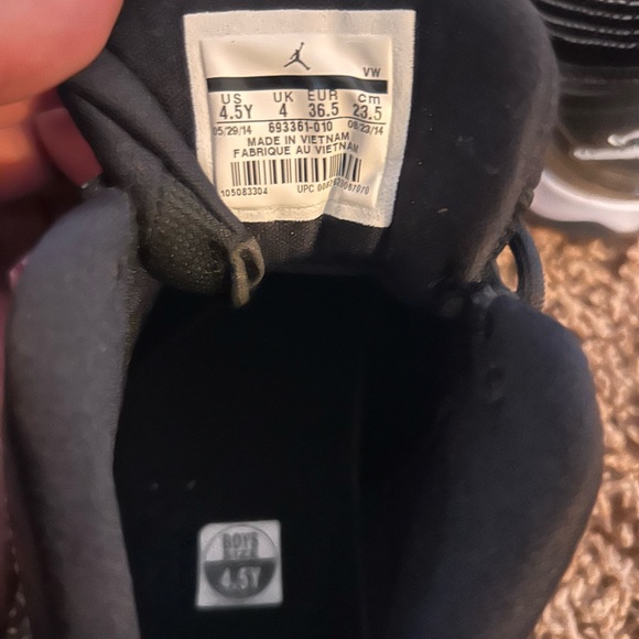 Jordan 6 - Picture 2 of 4